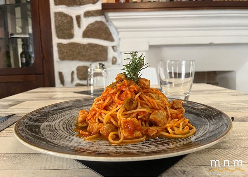 m ’n m Vineria & Spaghetteria
